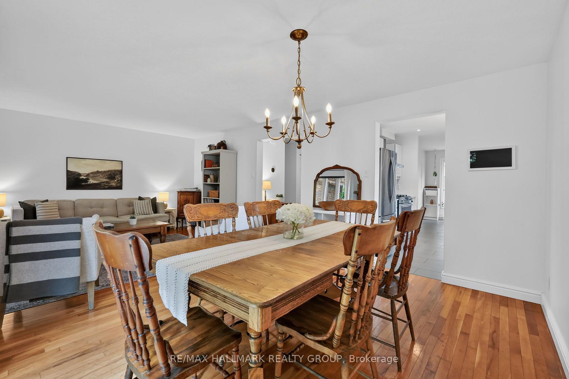 Photo 6 of 6106 Meadowhill Crescent, Ottawa, Chapel Hill — HOMEH