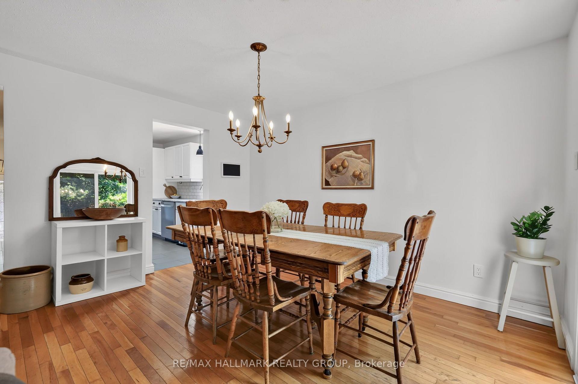 Photo 8 of 6106 Meadowhill Crescent, Ottawa, Chapel Hill — HOMEH