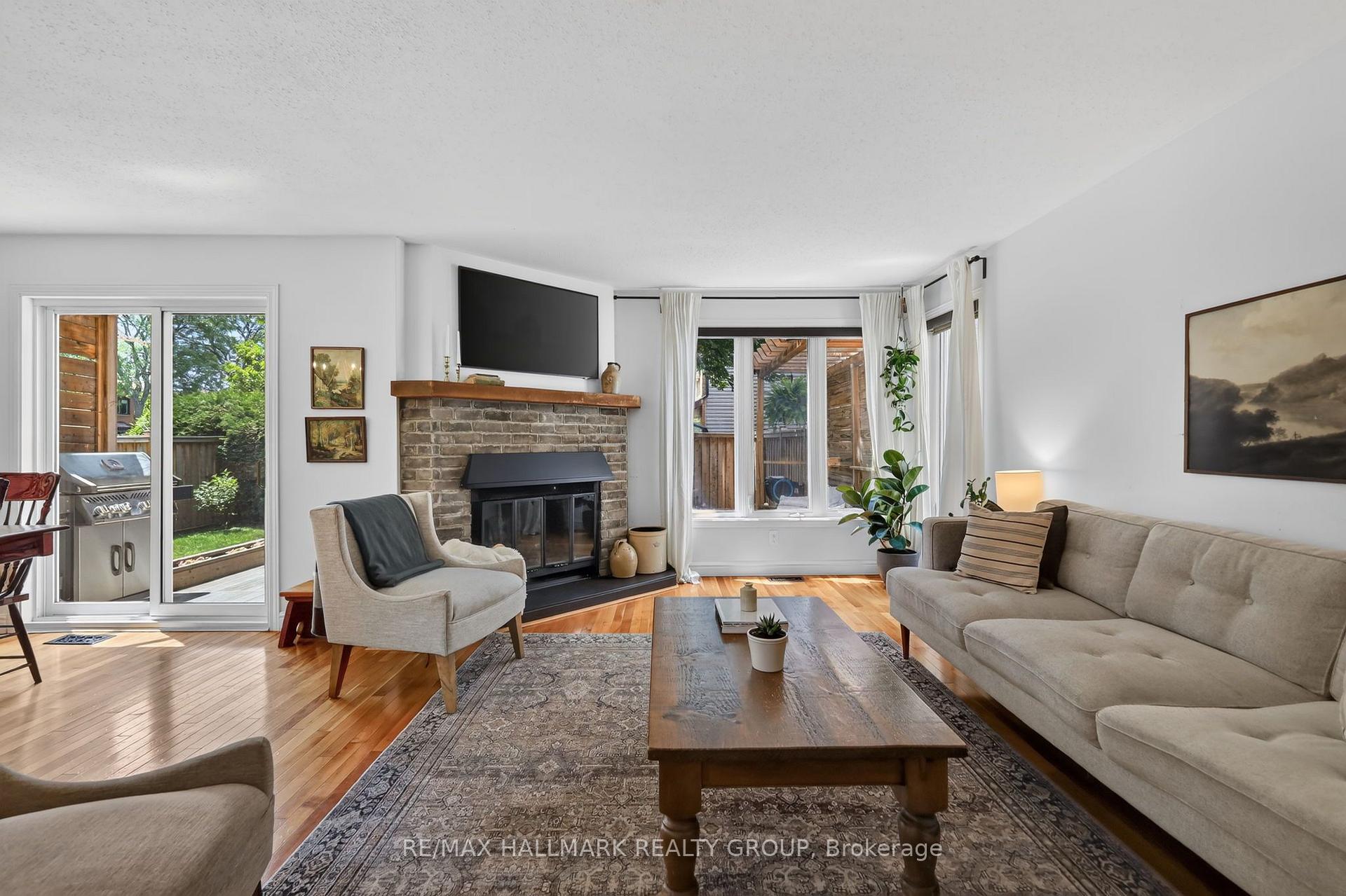 Photo 10 of 6106 Meadowhill Crescent, Ottawa, Chapel Hill — HOMEH