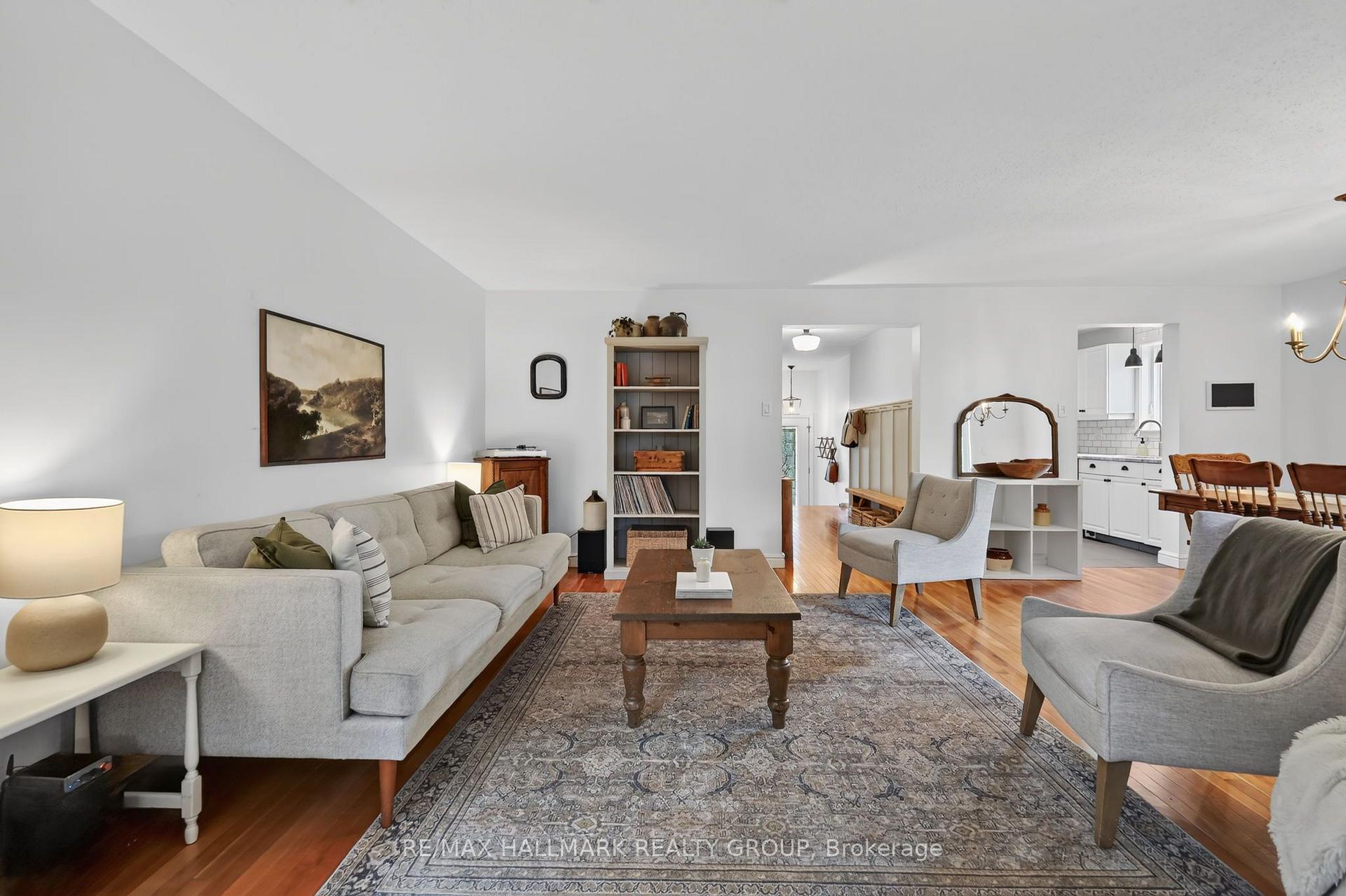 Photo 13 of 6106 Meadowhill Crescent, Ottawa, Chapel Hill — HOMEH
