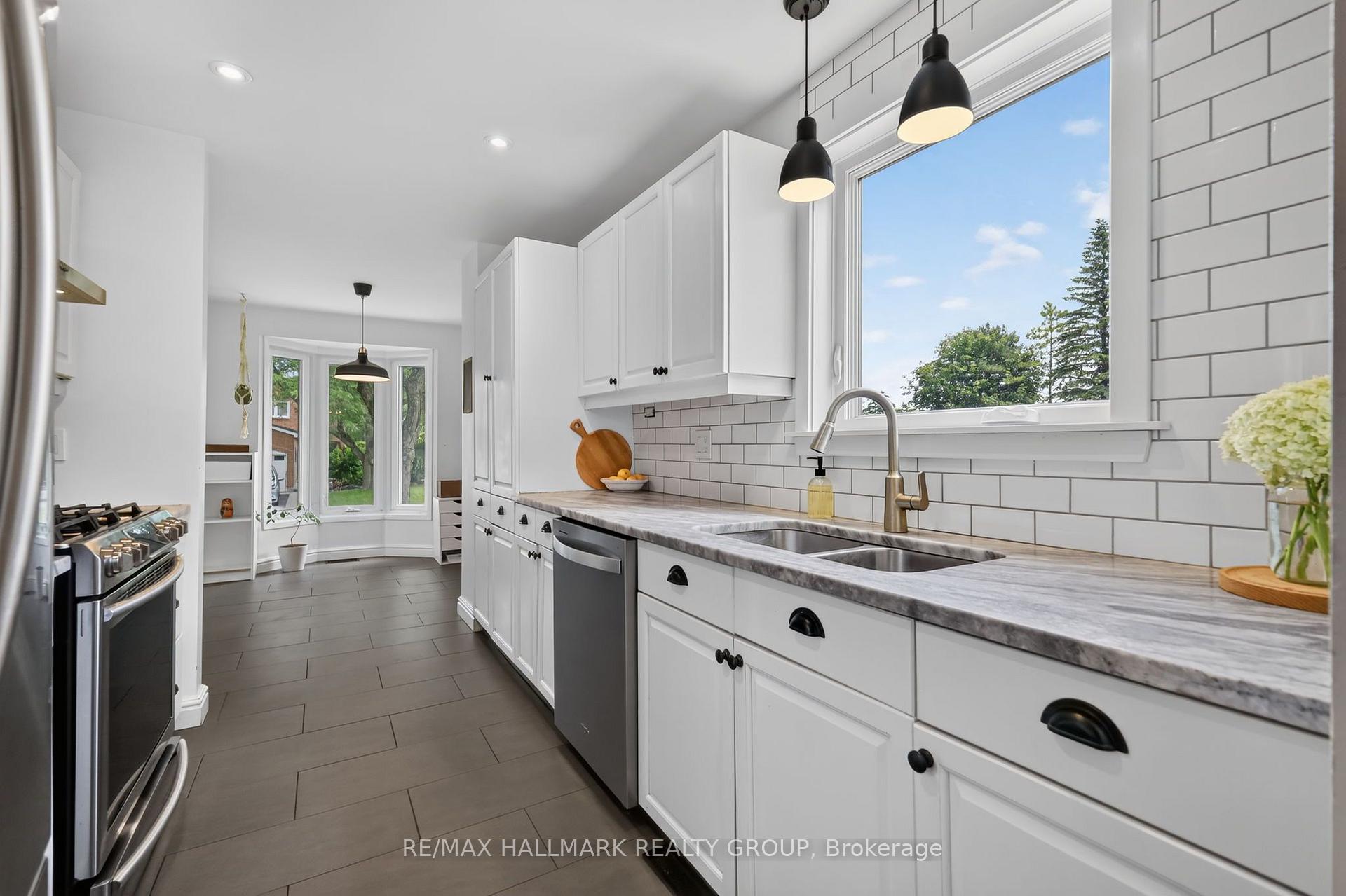 Photo 17 of 6106 Meadowhill Crescent, Ottawa, Chapel Hill — HOMEH