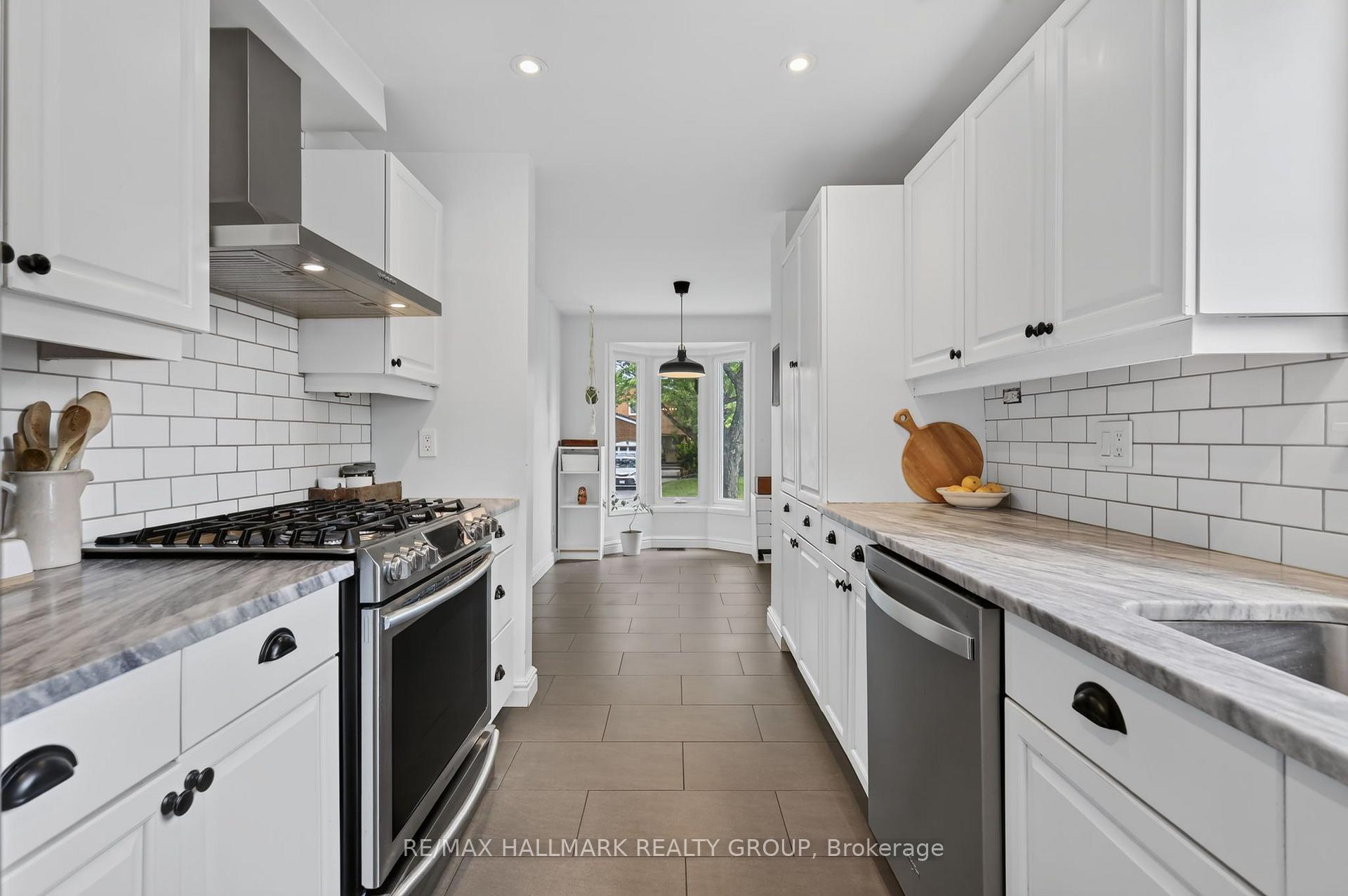 Photo 19 of 6106 Meadowhill Crescent, Ottawa, Chapel Hill — HOMEH