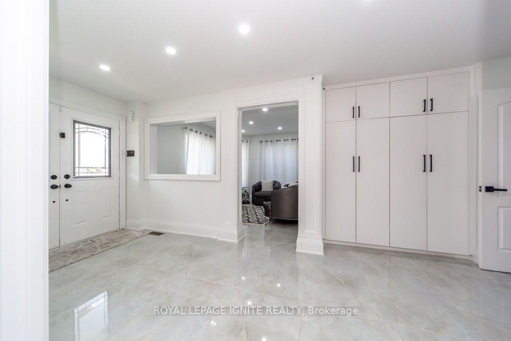 Photo 4 of 189 Dadson Drive, Clarington, Bowmanville — HOMEH