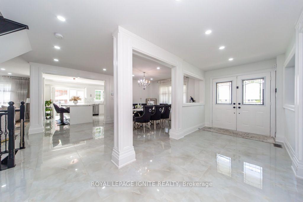 Photo 5 of 189 Dadson Drive, Clarington, Bowmanville — HOMEH