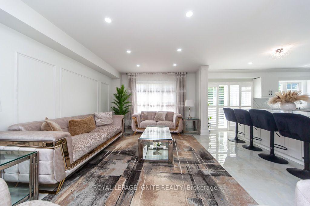 Photo 10 of 189 Dadson Drive, Clarington, Bowmanville — HOMEH