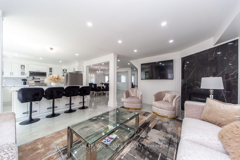 Photo 11 of 189 Dadson Drive, Clarington, Bowmanville — HOMEH