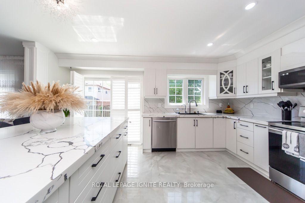 Photo 13 of 189 Dadson Drive, Clarington, Bowmanville — HOMEH