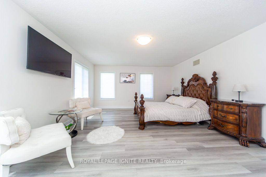 Photo 20 of 189 Dadson Drive, Clarington, Bowmanville — HOMEH