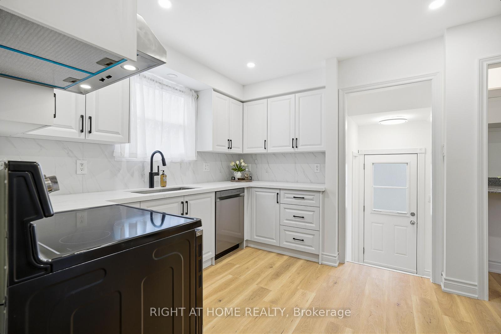 Photo 14 of 259 Glenwoods Avenue, Georgina, Keswick South — HOMEH