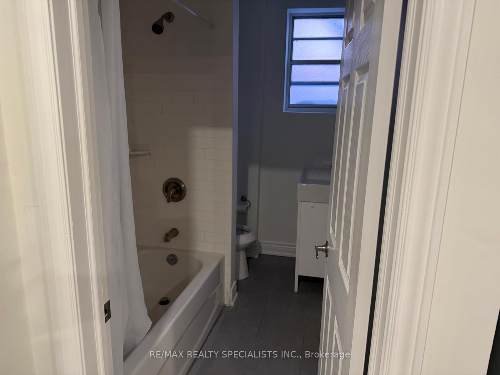Photo 15 of Unit 1, 450 Bathurst Street, Toronto, Trinity-Bellwoods — HOMEH