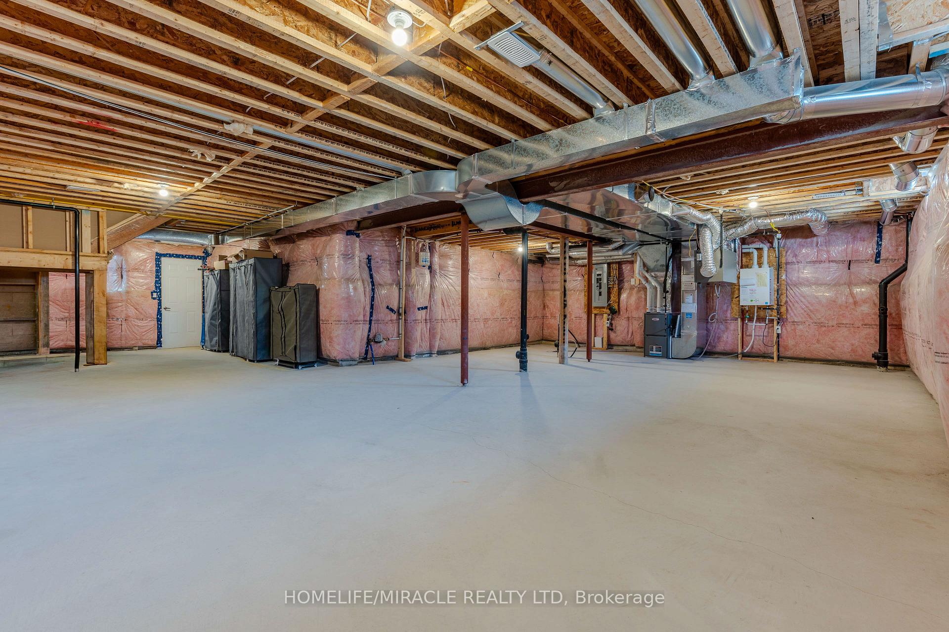 Photo 31 of 1429 Davis Loop, Innisfil, Lefroy — HOMEH