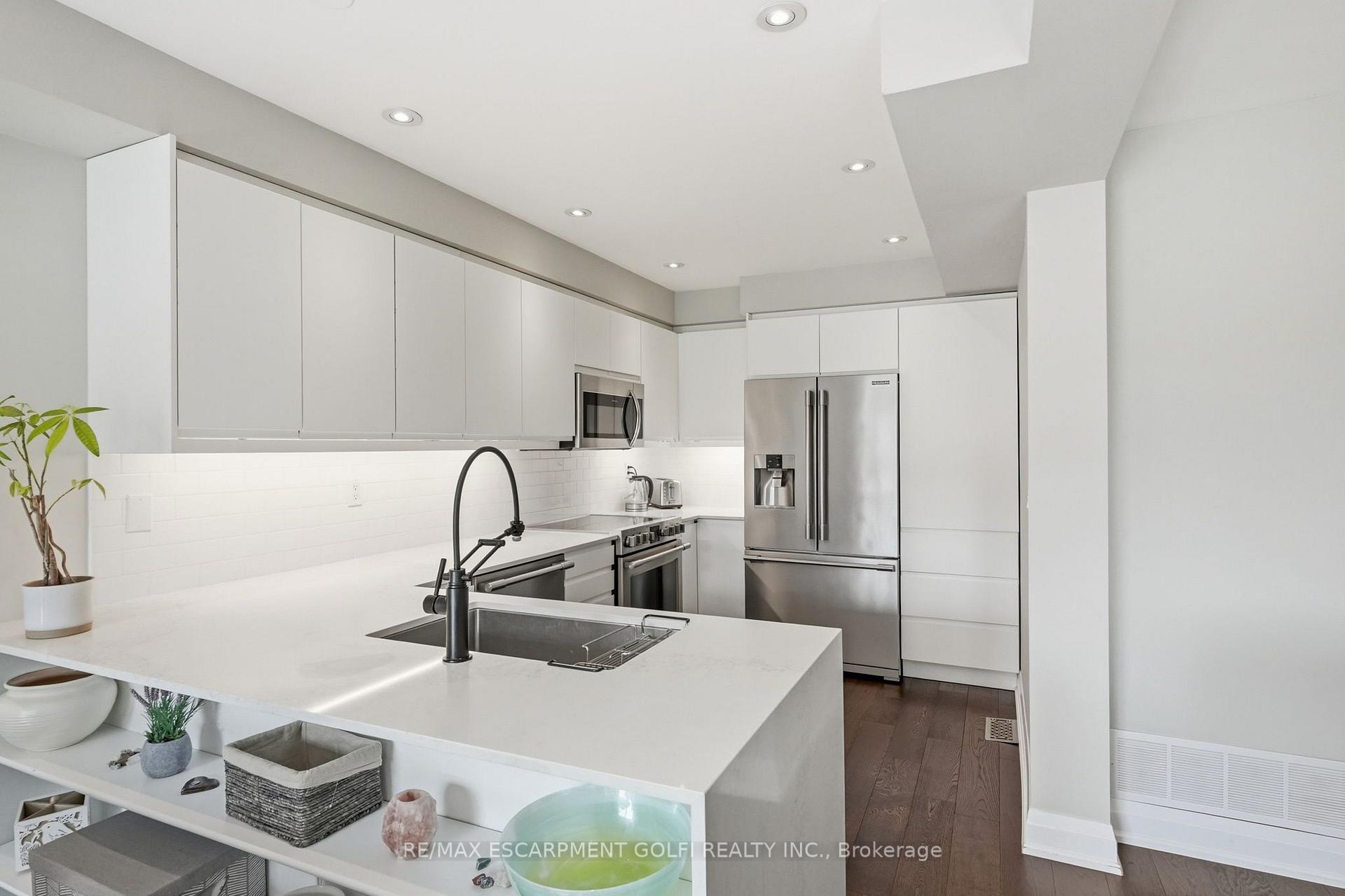 Photo 16 of Unit 30, 2871 Darien Road, Burlington, Brant — HOMEH