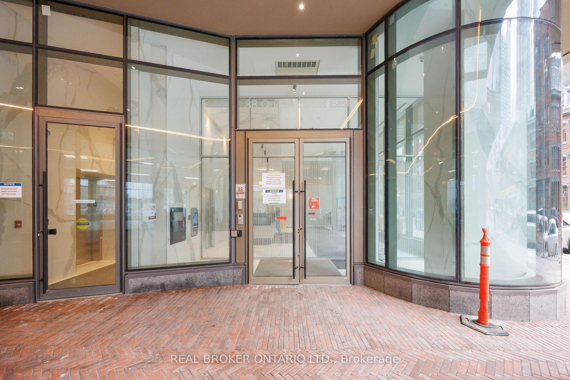 Photo 2 of 88 queen Street, Toronto, Church-Yonge Corridor — HOMEH