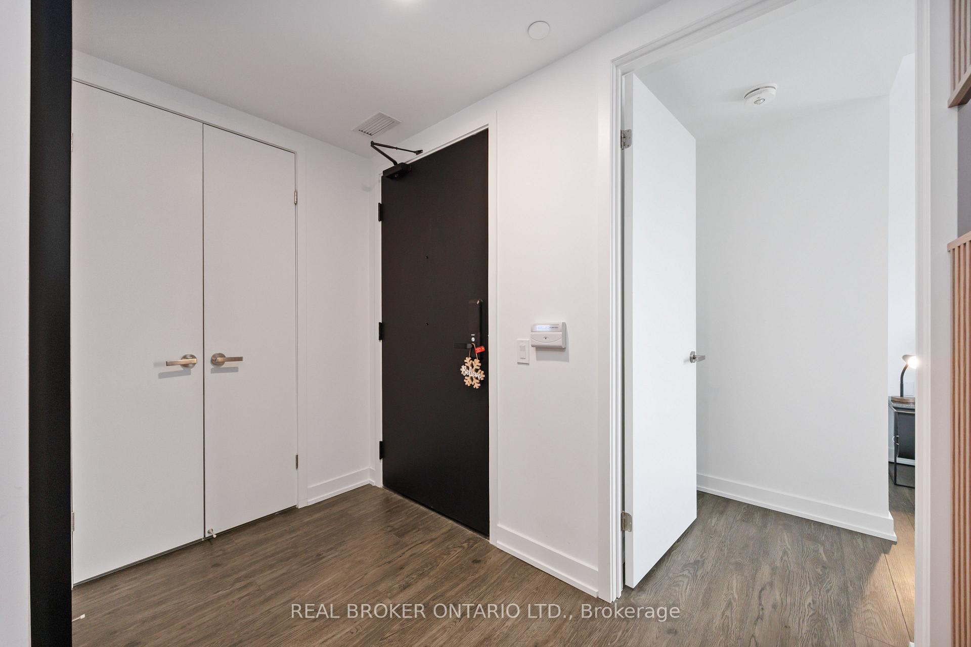 Photo 3 of 88 queen Street, Toronto, Church-Yonge Corridor — HOMEH