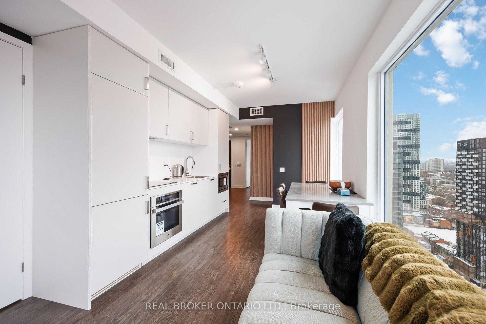 Photo 9 of 88 queen Street, Toronto, Church-Yonge Corridor — HOMEH