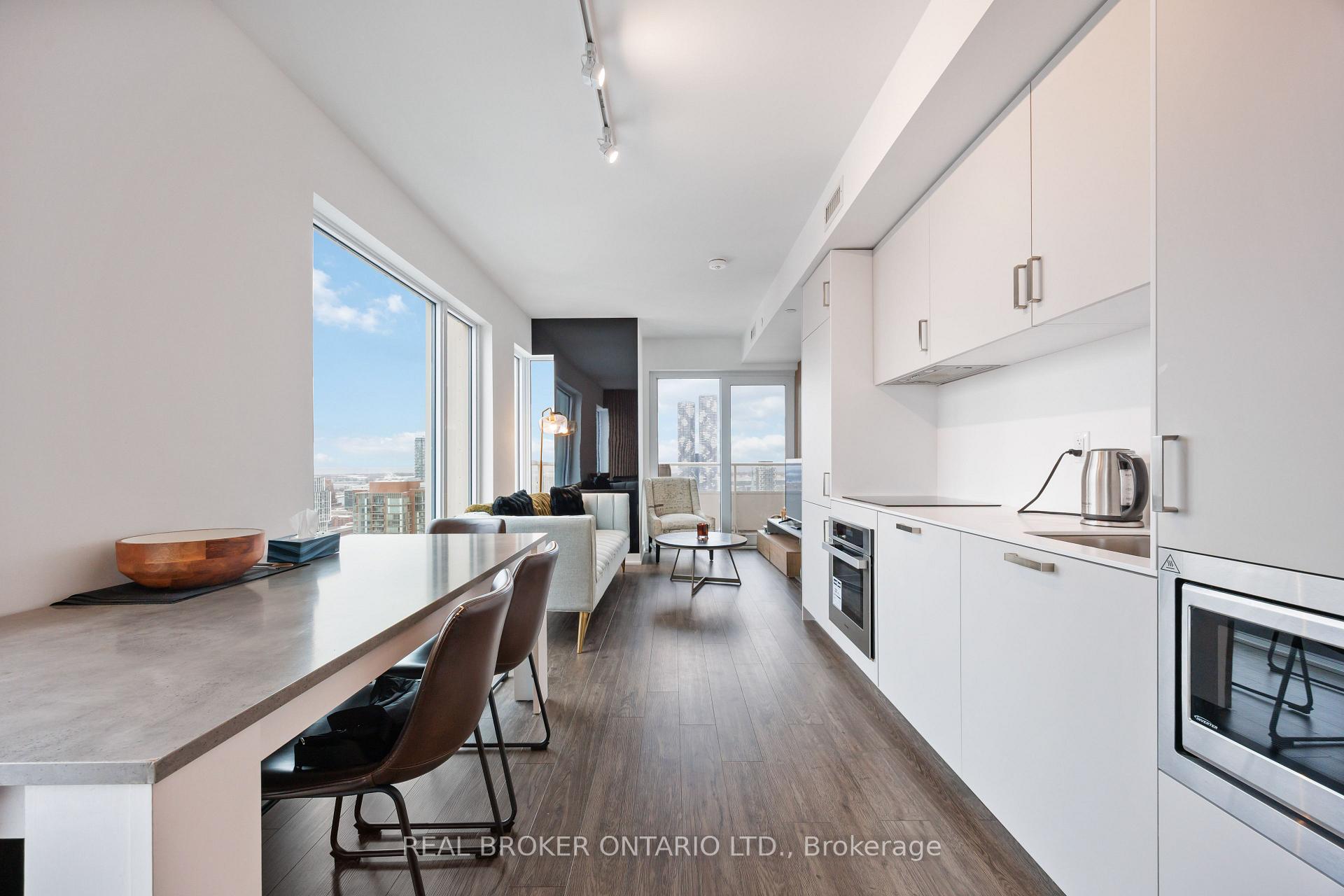 Photo 10 of 88 queen Street, Toronto, Church-Yonge Corridor — HOMEH