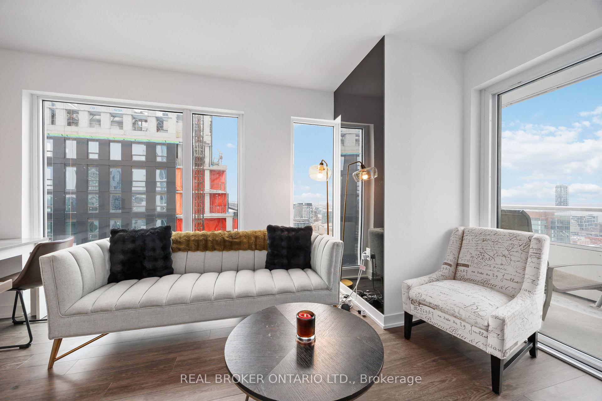 Photo 12 of 88 queen Street, Toronto, Church-Yonge Corridor — HOMEH