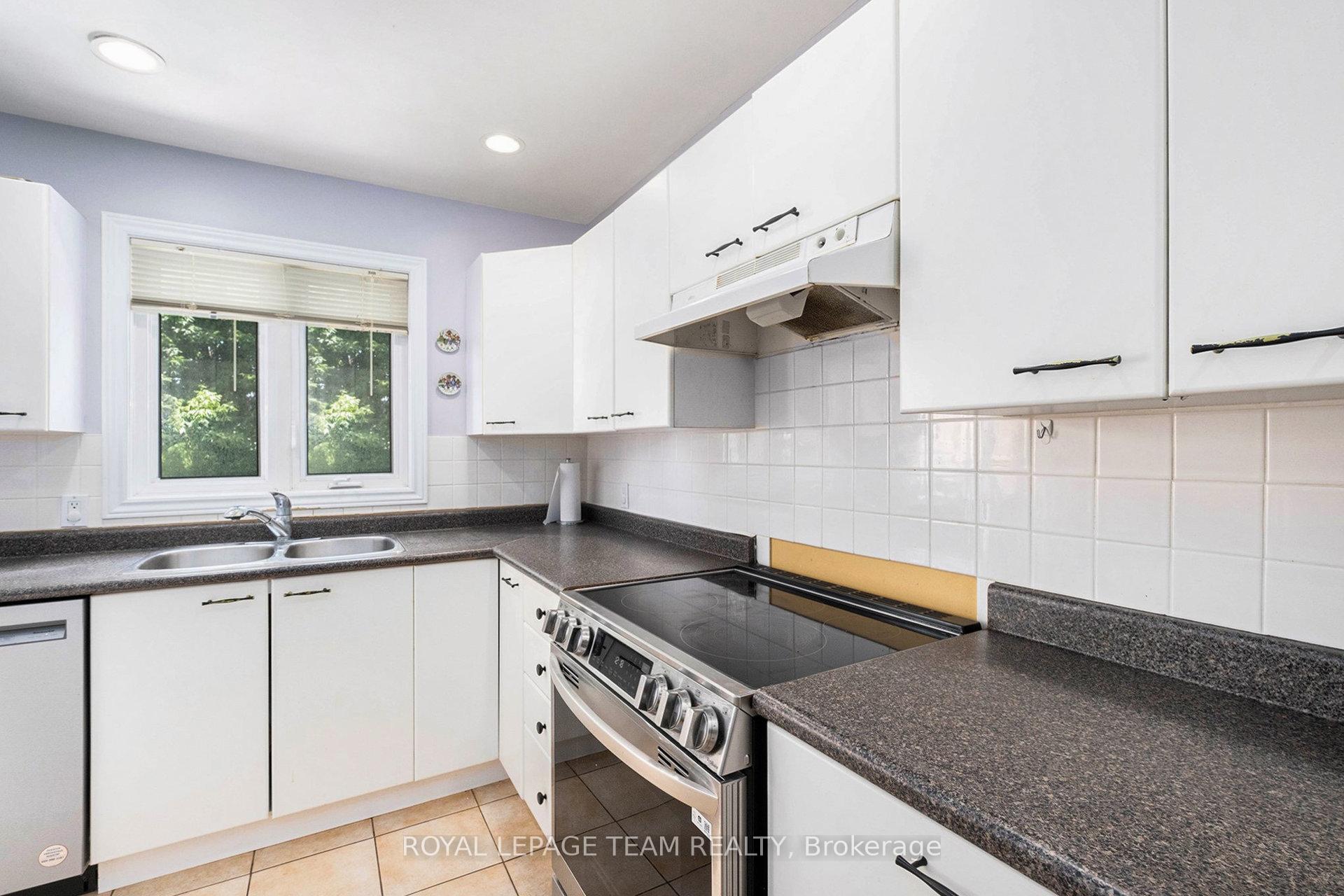 Photo 14 of 121 Drummond Street, Ottawa, Ottawa East — HOMEH