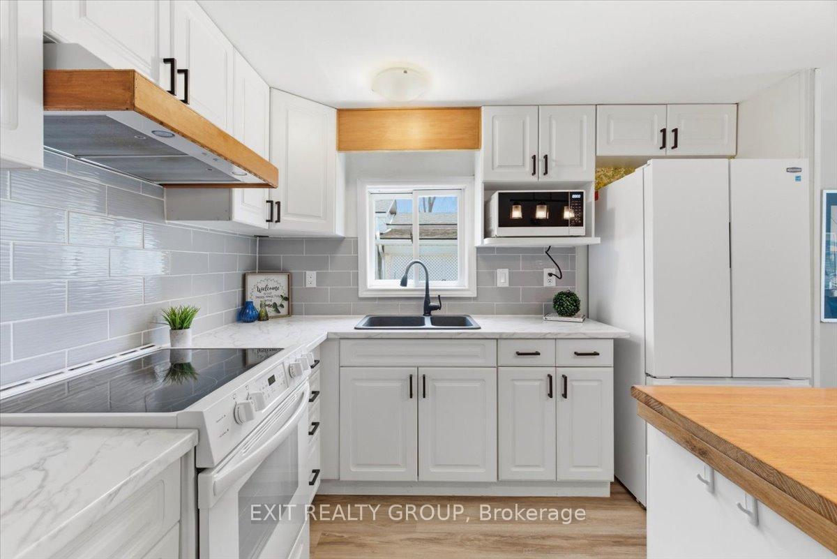 Photo 7 of 22 Linden Boulevard, Quinte West, Sidney Ward — HOMEH