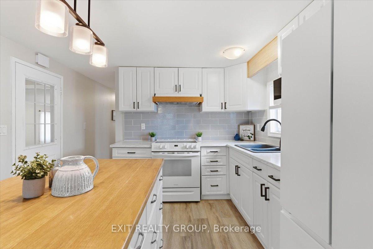 Photo 8 of 22 Linden Boulevard, Quinte West, Sidney Ward — HOMEH