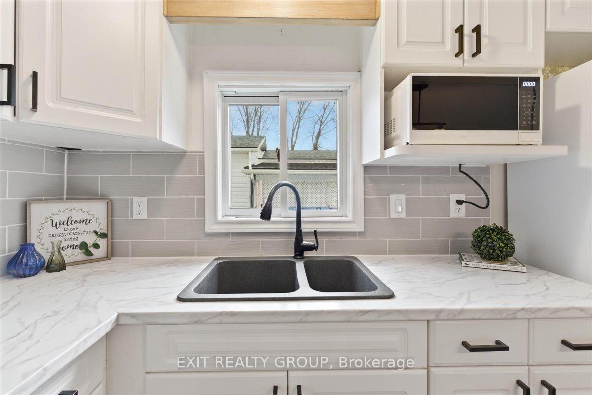 Photo 9 of 22 Linden Boulevard, Quinte West, Sidney Ward — HOMEH
