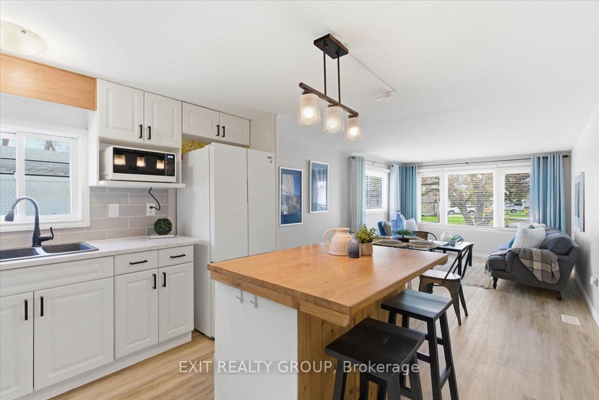 Photo 13 of 22 Linden Boulevard, Quinte West, Sidney Ward — HOMEH