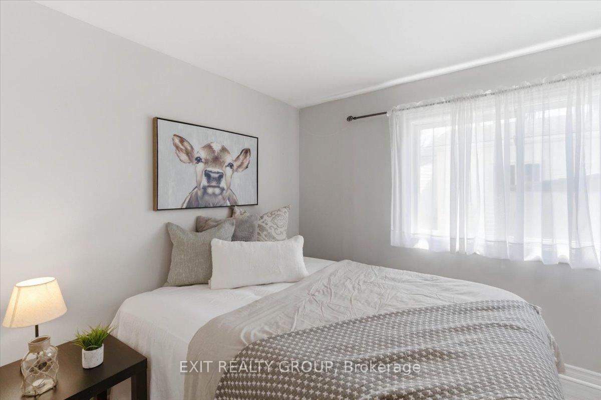 Photo 21 of 22 Linden Boulevard, Quinte West, Sidney Ward — HOMEH