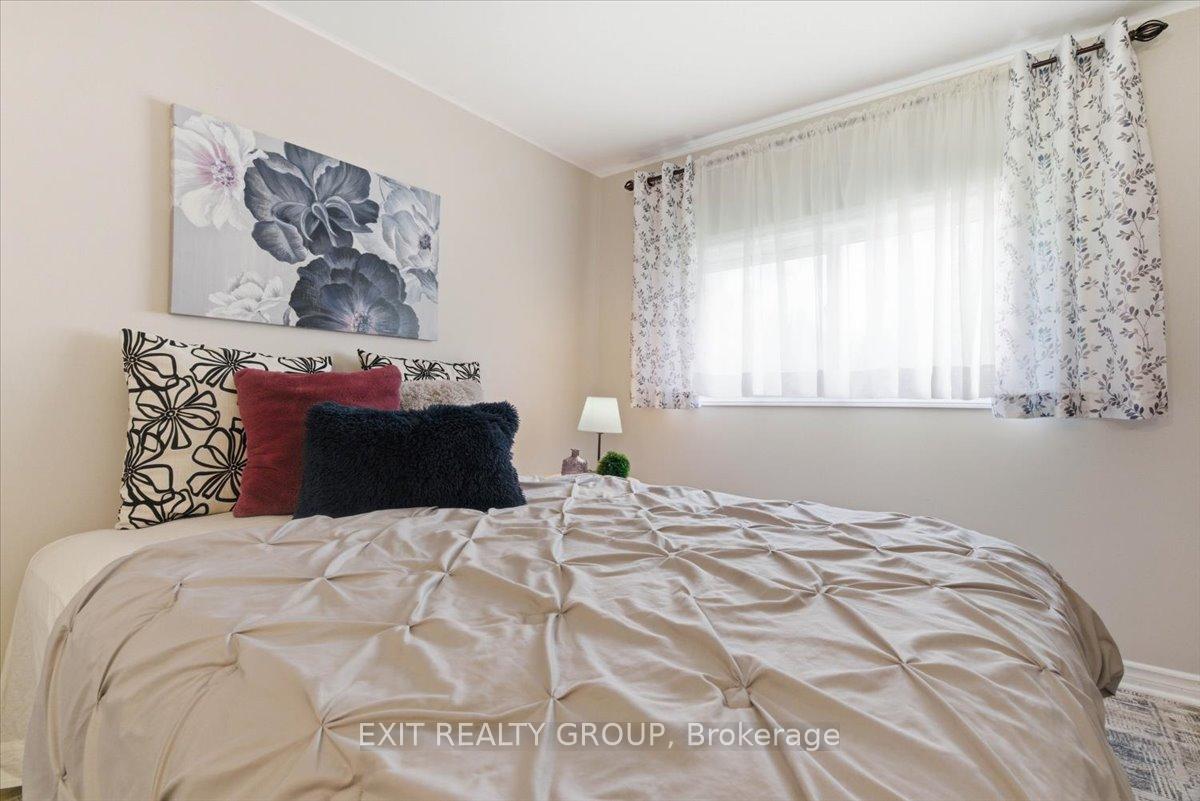 Photo 31 of 22 Linden Boulevard, Quinte West, Sidney Ward — HOMEH