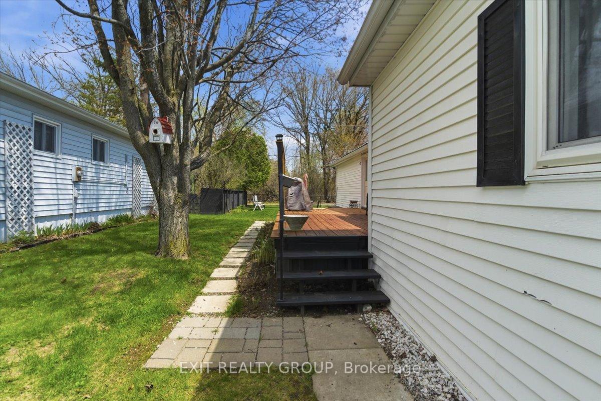 Photo 40 of 22 Linden Boulevard, Quinte West, Sidney Ward — HOMEH