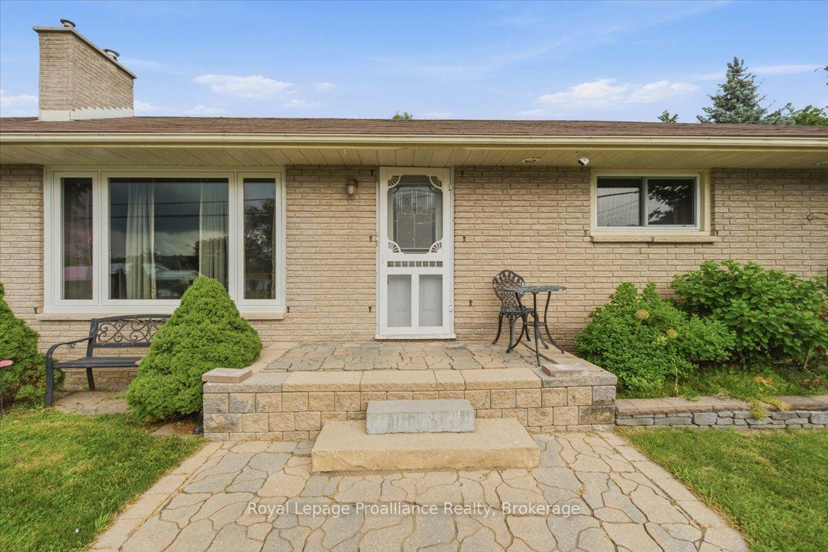 Photo 4 of 178 Riverside Parkway, Quinte West, Sidney Ward — HOMEH