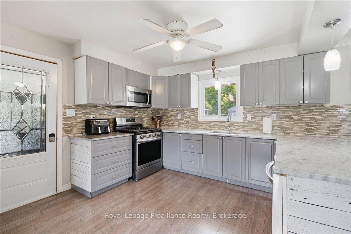 Photo 12 of 178 Riverside Parkway, Quinte West, Sidney Ward — HOMEH