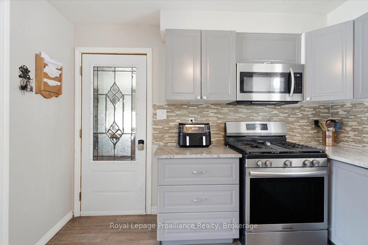 Photo 13 of 178 Riverside Parkway, Quinte West, Sidney Ward — HOMEH