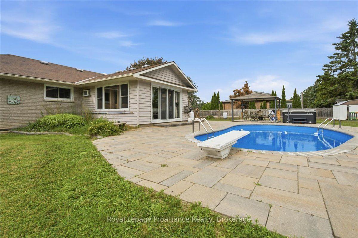Photo 33 of 178 Riverside Parkway, Quinte West, Sidney Ward — HOMEH