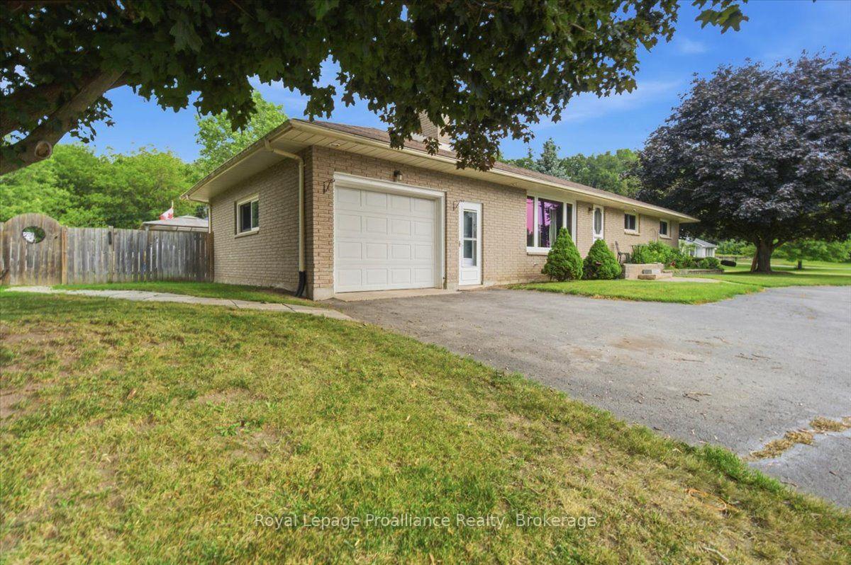 Photo 38 of 178 Riverside Parkway, Quinte West, Sidney Ward — HOMEH