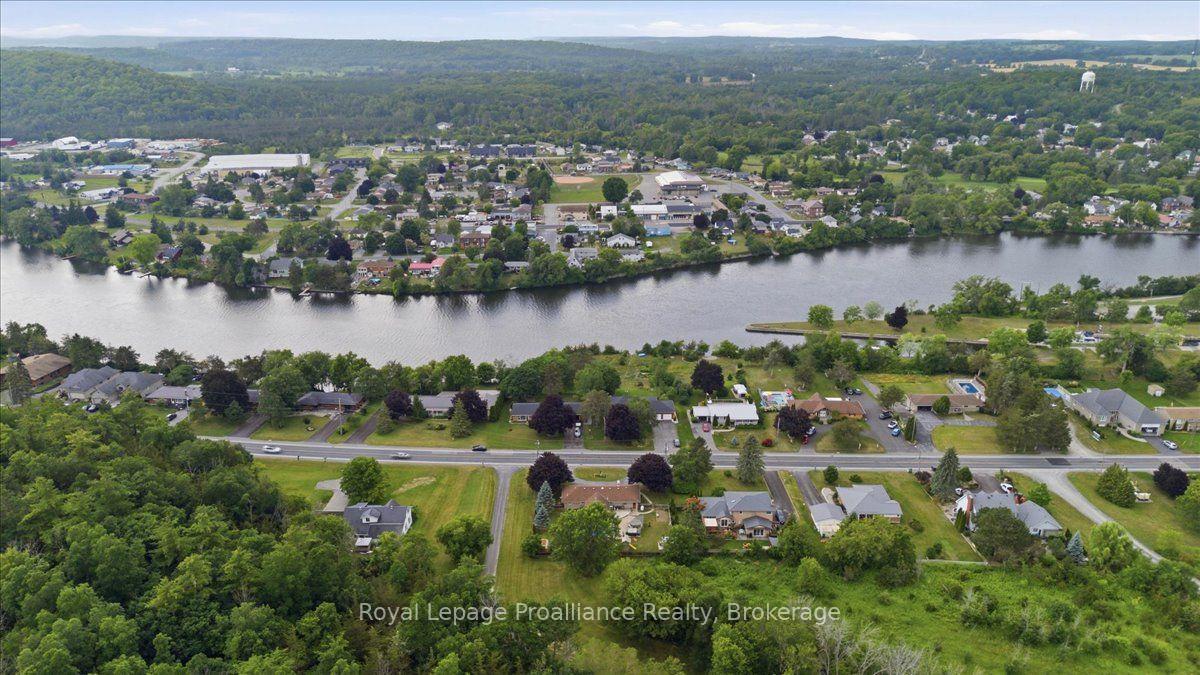 Photo 45 of 178 Riverside Parkway, Quinte West, Sidney Ward — HOMEH