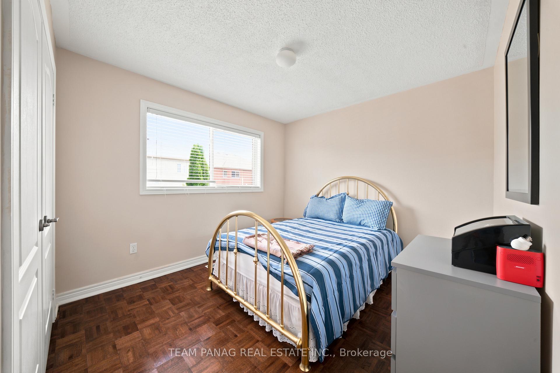 Photo 32 of 11 Larkmead Place, Brampton, Sandringham-Wellington — HOMEH