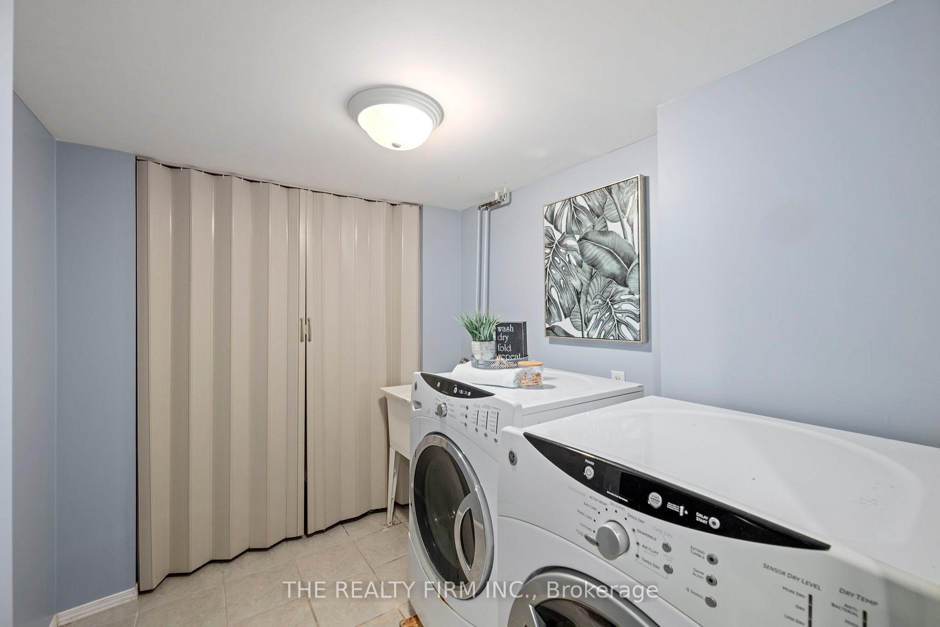 Photo 14 of 567 Fieldgate Circle, London, East I — HOMEH
