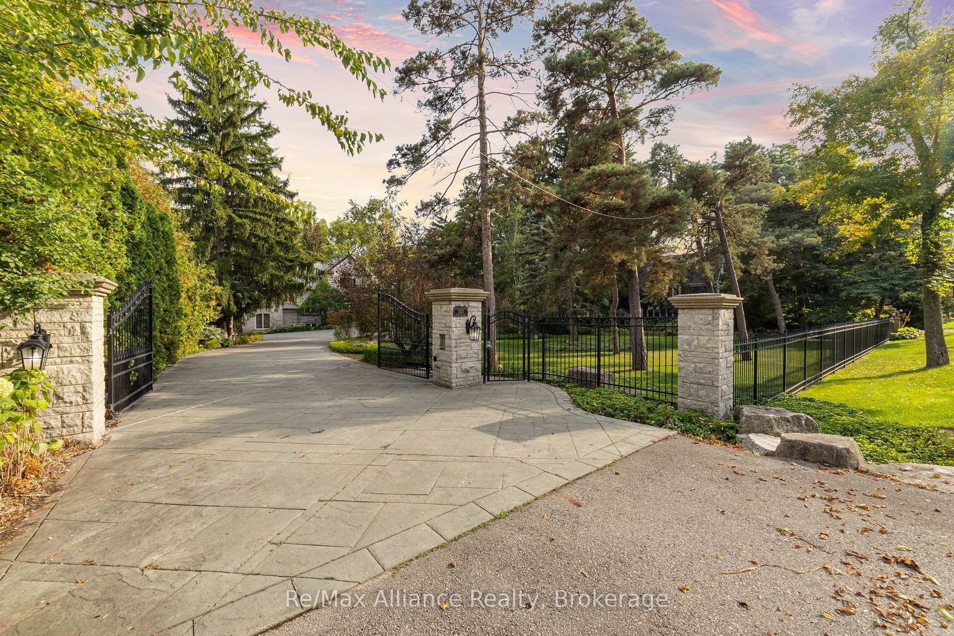 Photo 4 of 1024 Linbrook Road, Oakville, Morrison — HOMEH