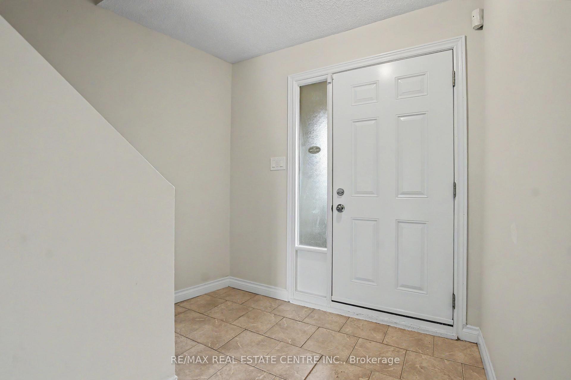 Photo 4 of Unit 46, 46 Ashton Crescent, Brampton, Central Park — HOMEH