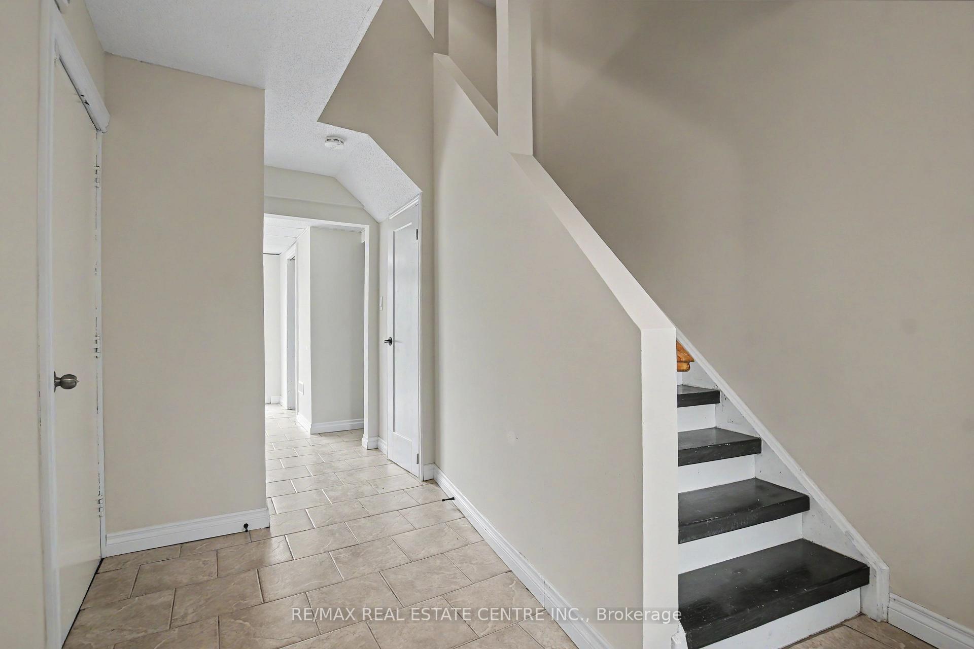 Photo 5 of Unit 46, 46 Ashton Crescent, Brampton, Central Park — HOMEH