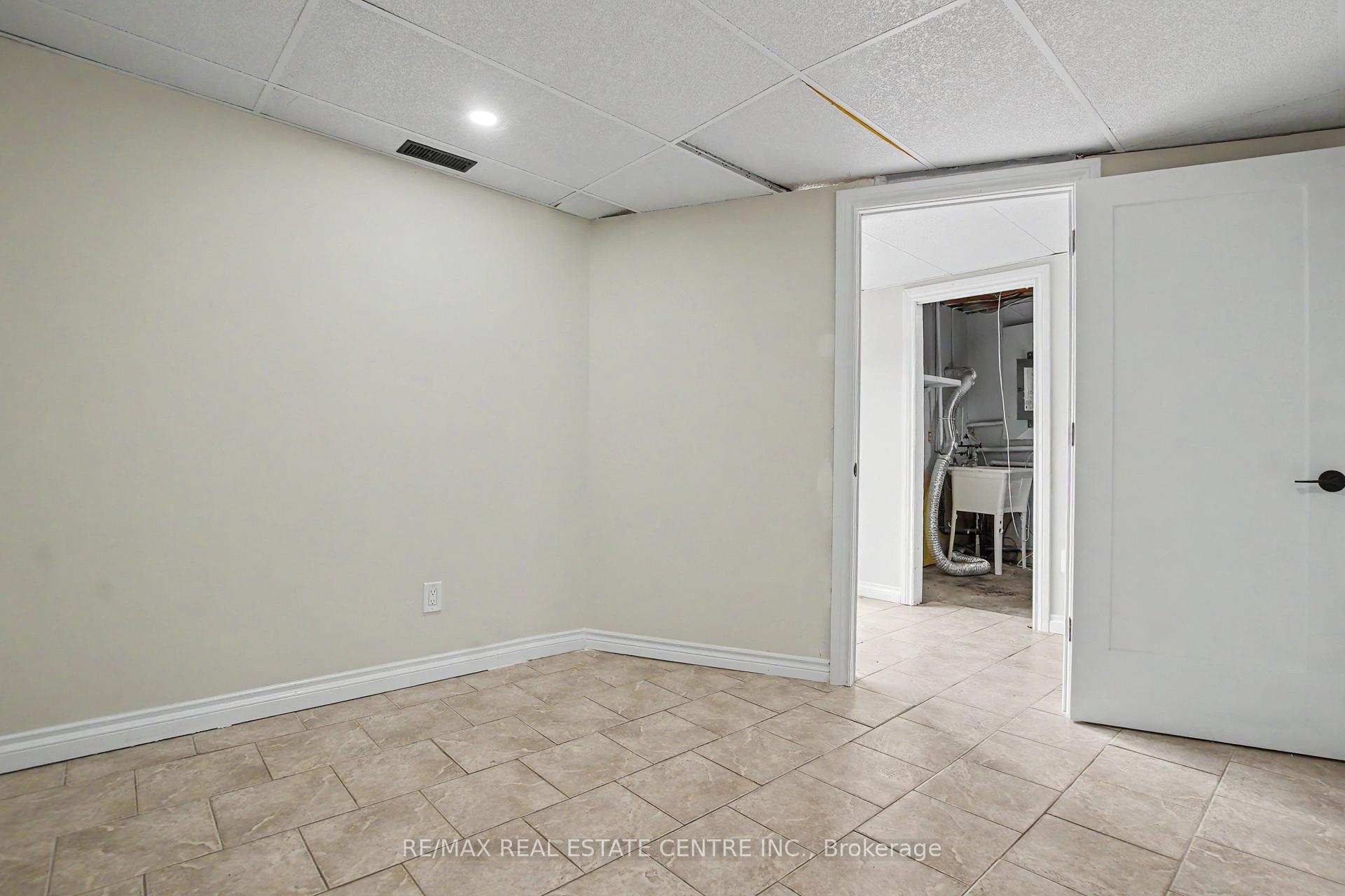 Photo 7 of Unit 46, 46 Ashton Crescent, Brampton, Central Park — HOMEH