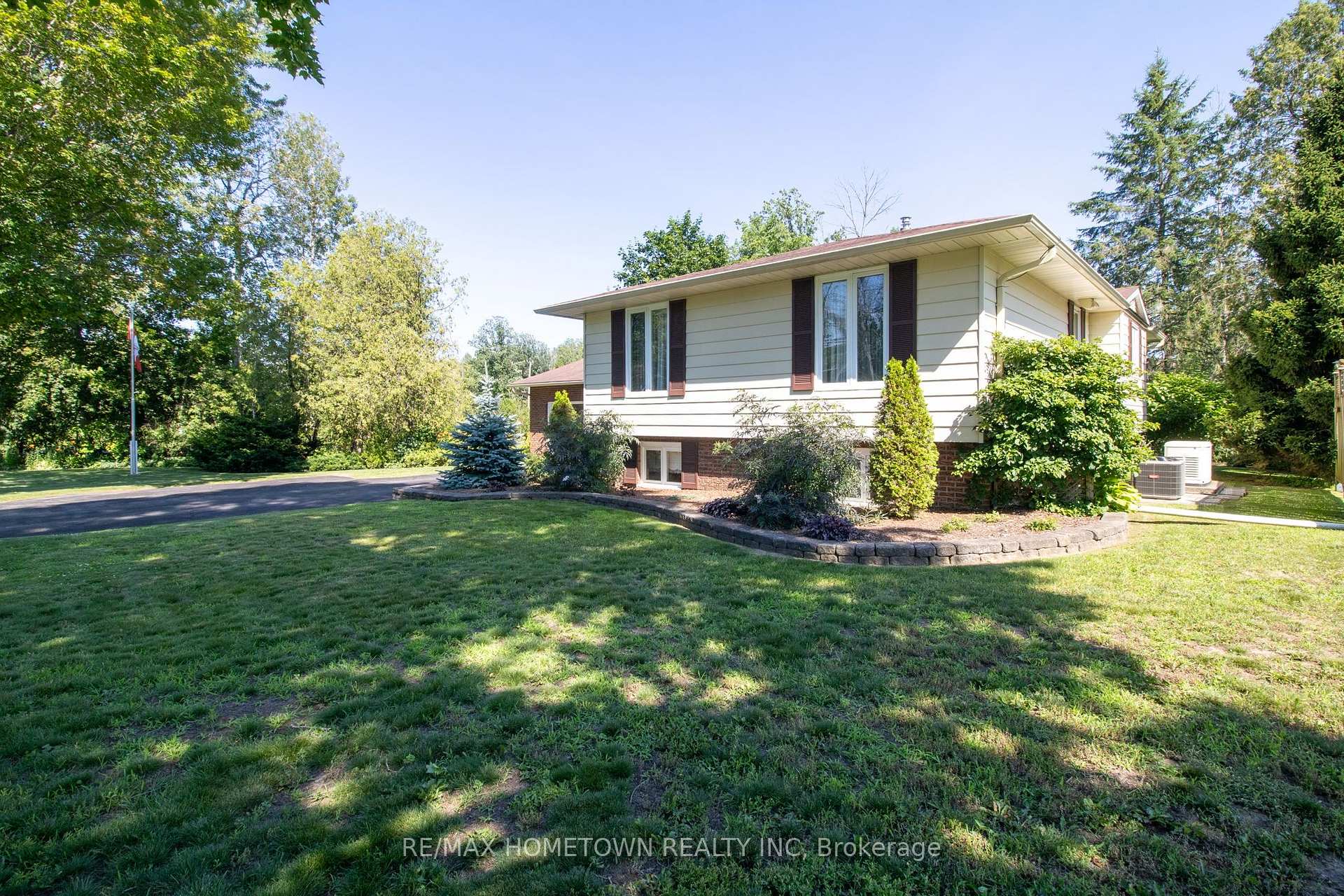 Photo 2 of 1 Meikle Drive, Augusta, Augusta Twp — HOMEH