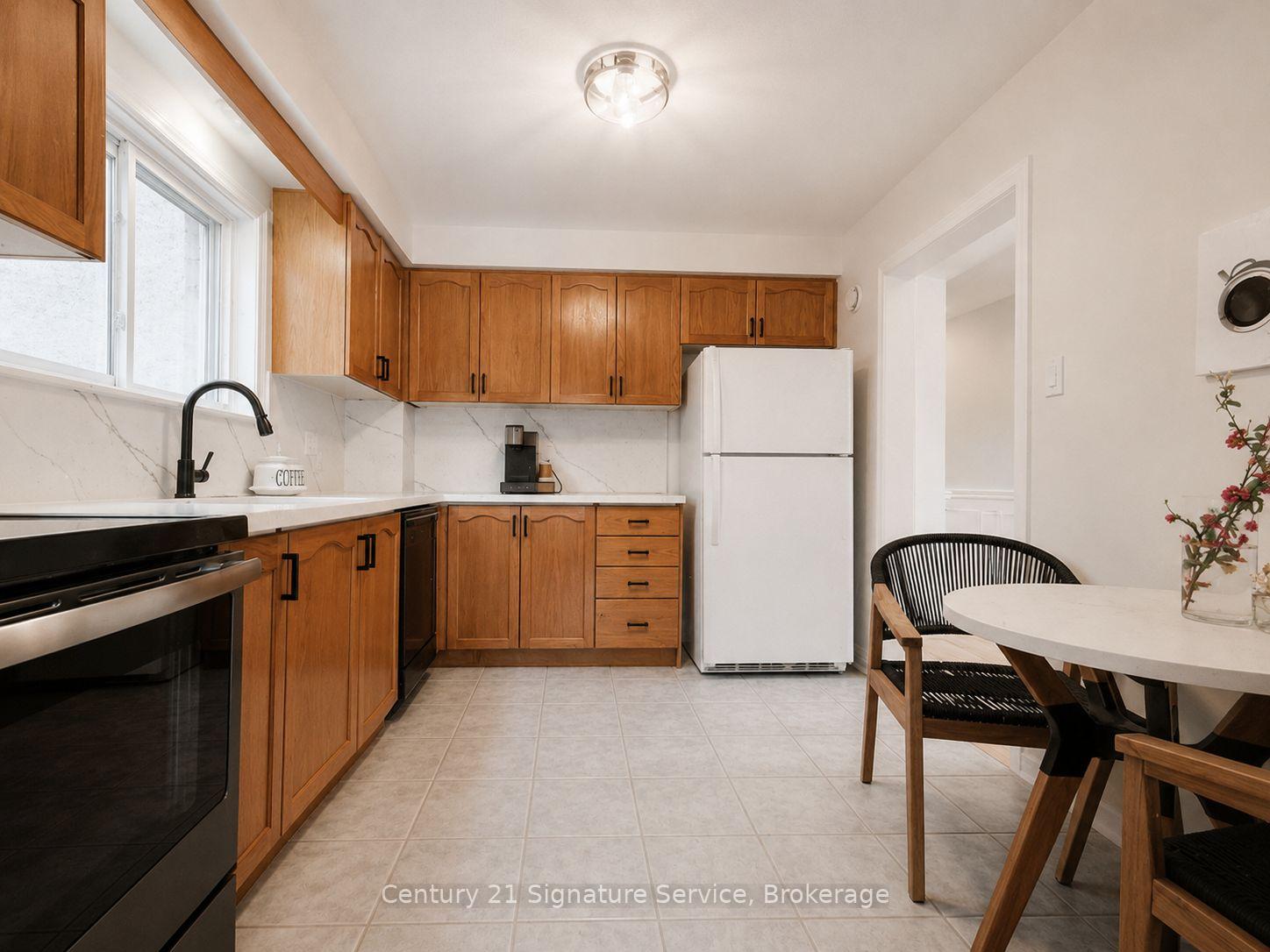 Photo 9 of 2395 Stefi Trail E, Oakville, River Oaks — HOMEH