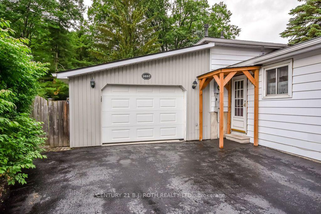 Photo 3 of 1037 Glen Eagles Crescent, Midland — HOMEH