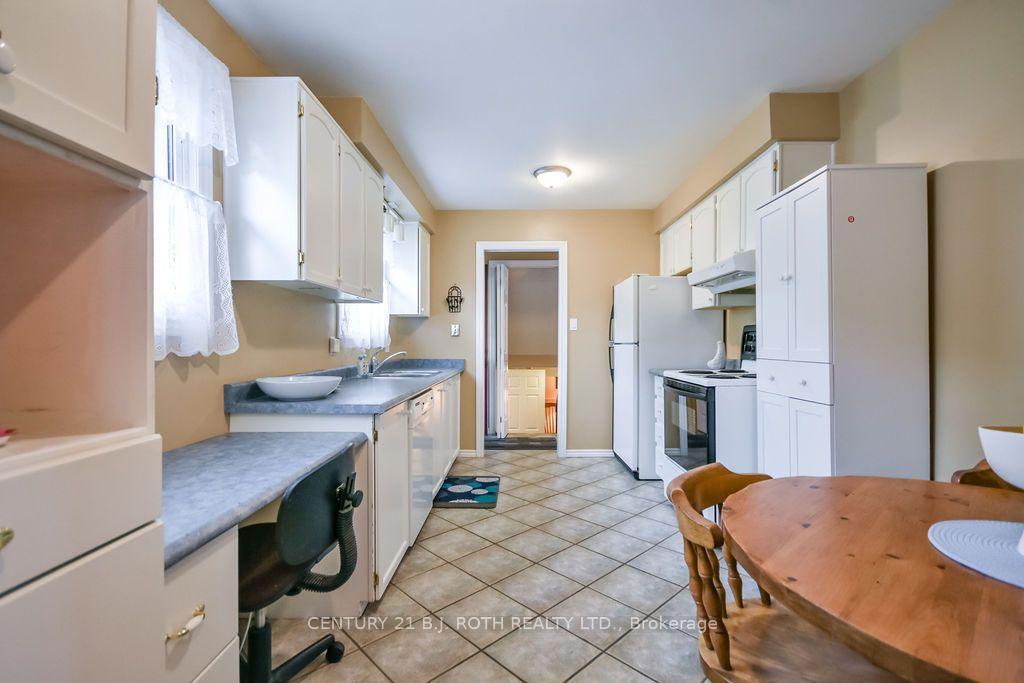 Photo 5 of 1037 Glen Eagles Crescent, Midland — HOMEH