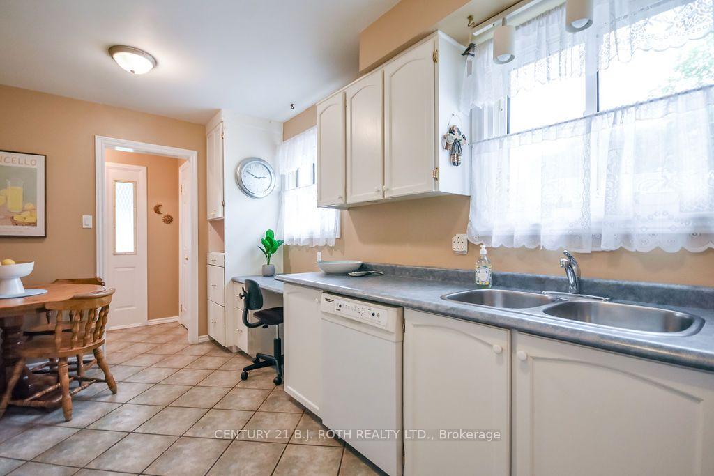 Photo 6 of 1037 Glen Eagles Crescent, Midland — HOMEH