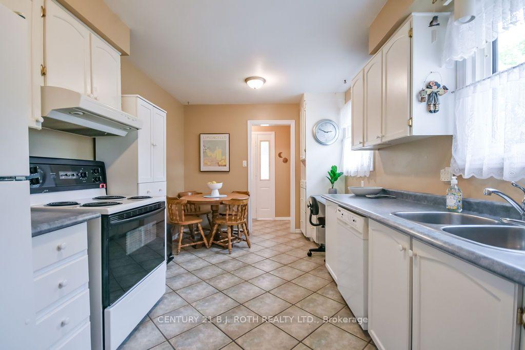 Photo 7 of 1037 Glen Eagles Crescent, Midland — HOMEH