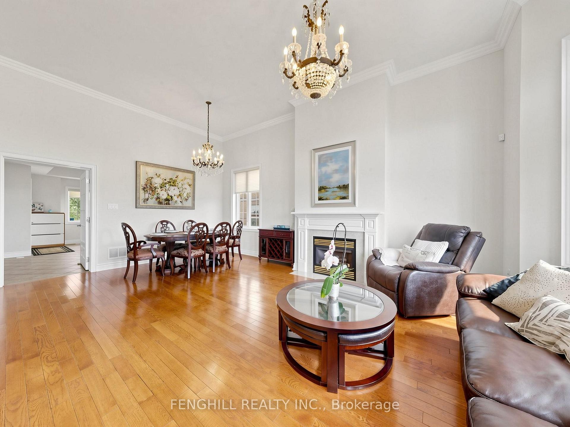 Photo 2 of 106 Legends Way, Markham, Unionville — HOMEH