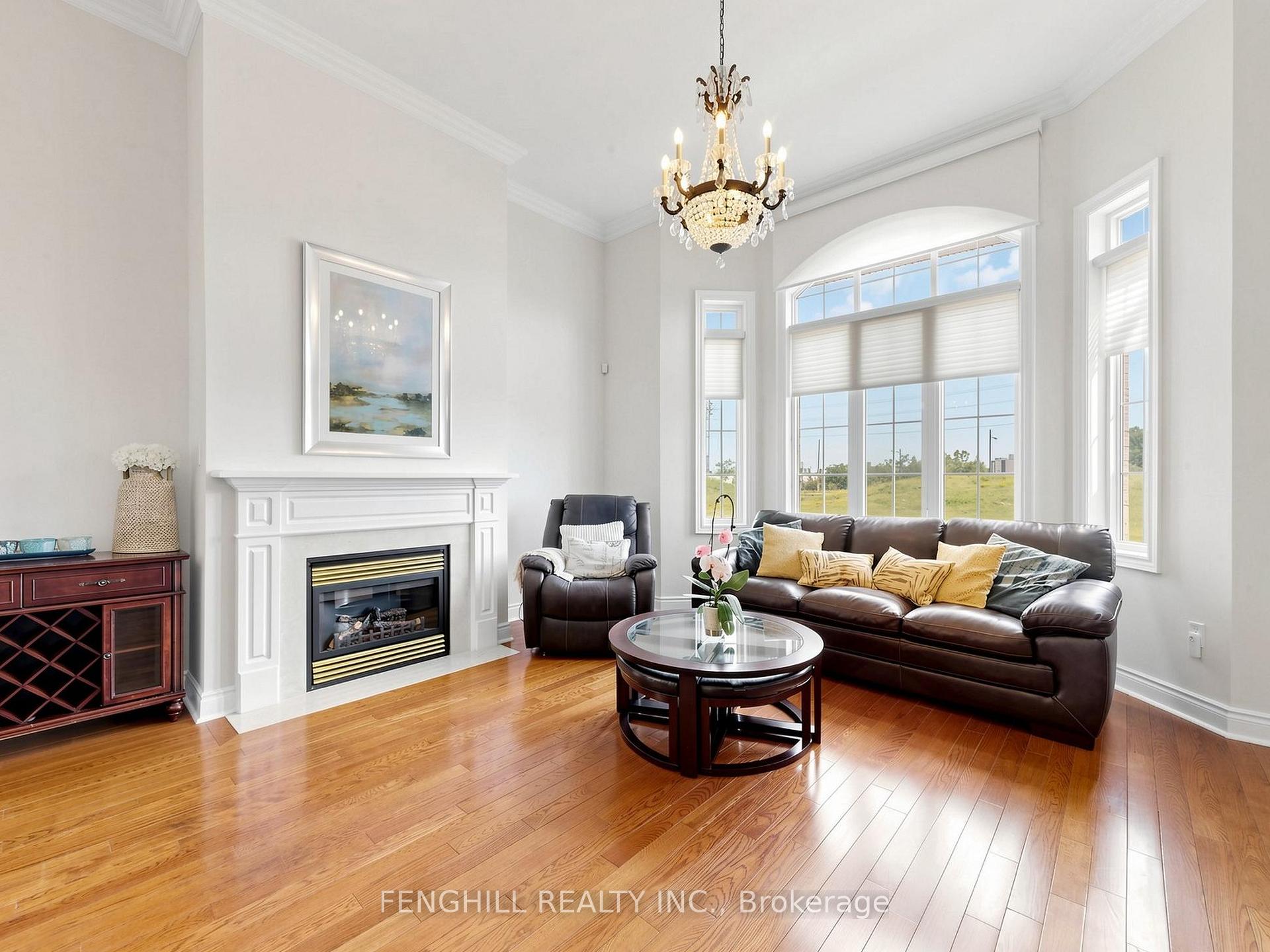 Photo 3 of 106 Legends Way, Markham, Unionville — HOMEH