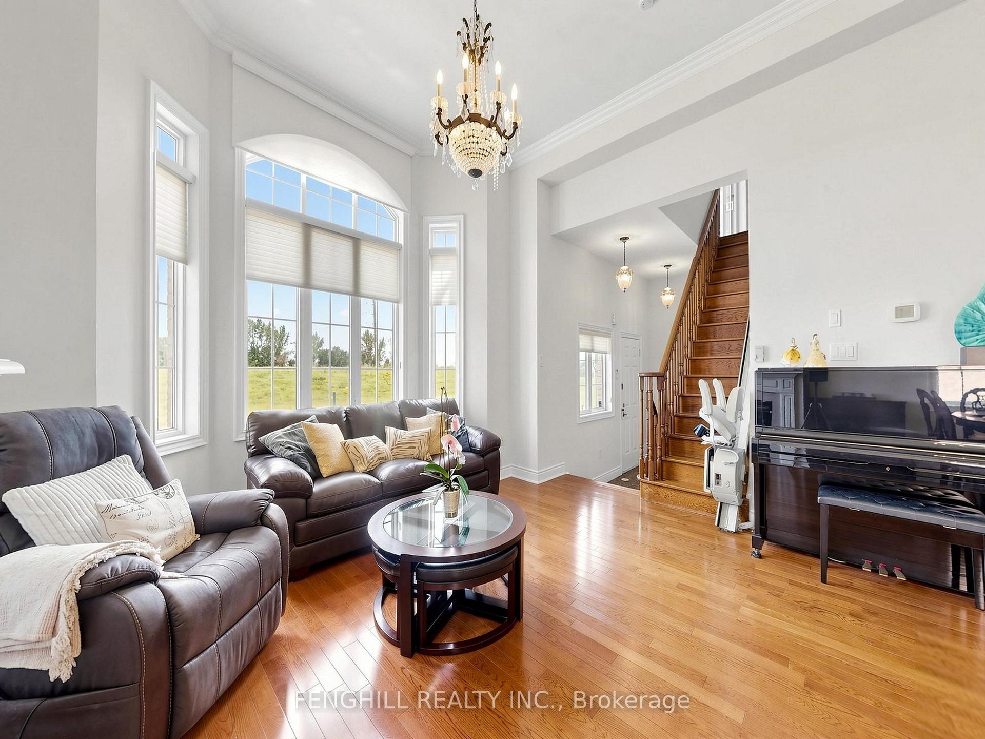 Photo 4 of 106 Legends Way, Markham, Unionville — HOMEH